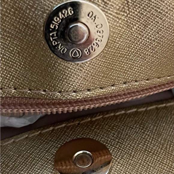 Michael Kors Signature Savannah Satchel Gold/Vanilla - Picture 6 of 12